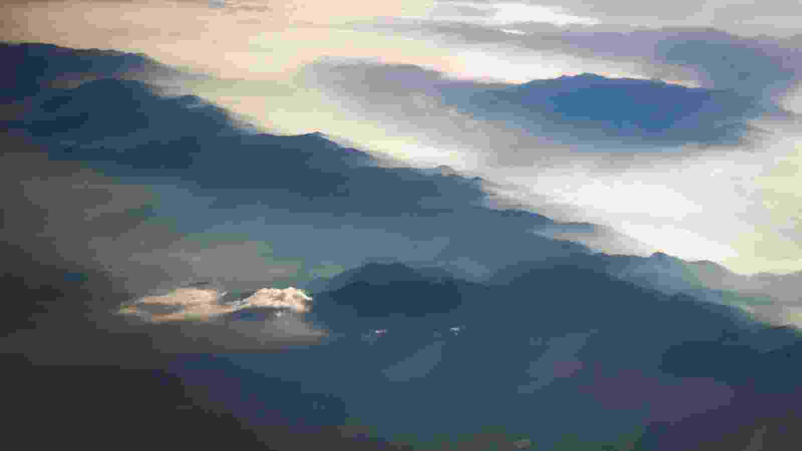 photo-1464618467402-861f7e42a840